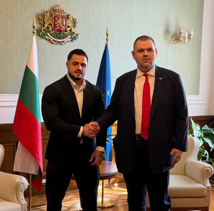 ИЗВЪНРЕДНО В ПИК! Пеевски се срещна с шампиона Карлос Насар - ето около какво се обединиха двамата