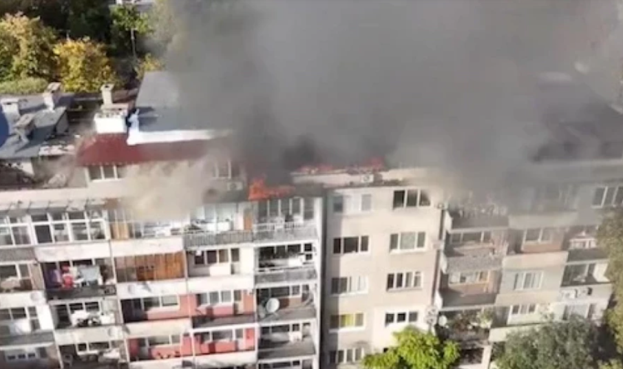 ОТ ПОСЛЕДНИТЕ МИНУТИ! Пожар лумна в блок до стадиона на Ботев в Пловдив