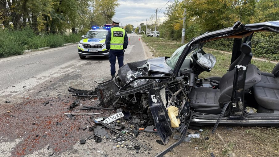 Жестока катастрофа край Хасково, рязаха ламарини, за да извадят ранените (СНИМКИ)