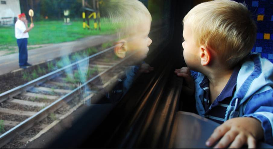 Машинист е обвинен за сексуално насилие над момчета във влак