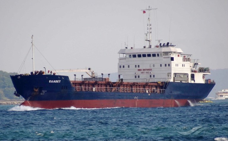 Спасителна операция в Черно море - граничен катер спасява украинци от товарен кораб