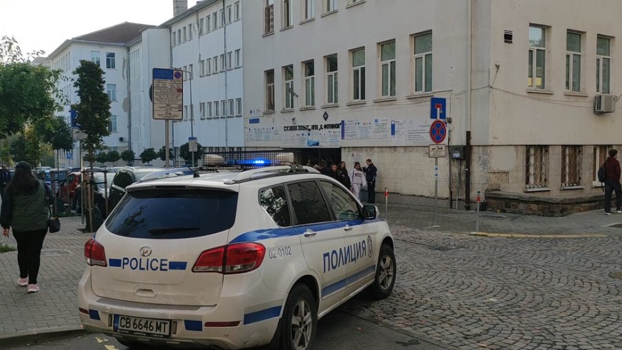 След бой между ученички: Евакуираха цяло училище в Бургас