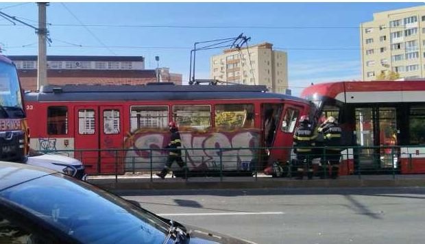 Трамвай тръгна сам в Румъния, шестима пътници са в болница
