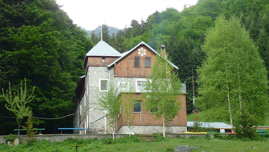 Обявиха 100-годишната хижа Васил Левски над Карлово за най-уютната през 2025 г.