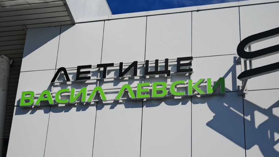 Проверки на КЗП и НАП на софийското летище установиха нарушения при обявяване на цени в евро