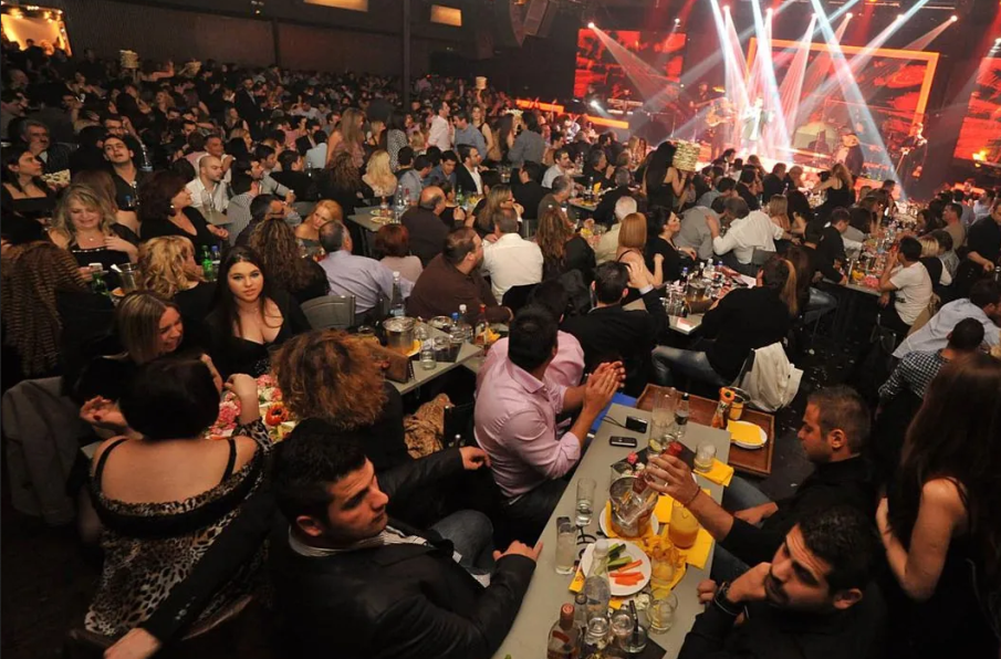 16-годишно момиче почина пред нощен бар в Атина