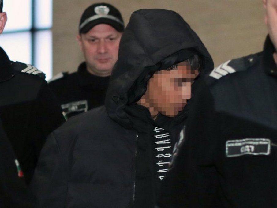 Изписаха от болницата 15-годишния убиец от мола в София