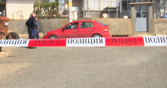 Тройният убиец от Бургаско първо намушкал с нож жертвите, после ги застрелял с пушката