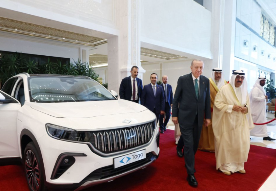 Ердоган подари турски електромобил на емира на Кувейт (ВИДЕО)