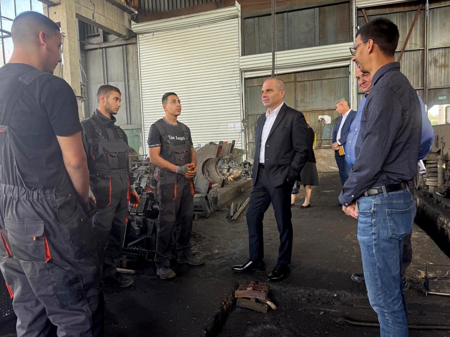 Вицепремиерът Караджов: Железопътните депа в София, Пловдив и Горна Оряховица ще бъдат основните бази за поддръжка на новите влакове (СНИМКИ)