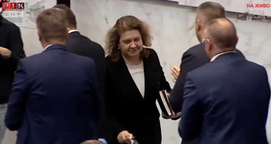 Александър Симов за трусовете във властта и ротацията на Киселова: Ако не беше подала оставка, щяхме да ходим на....