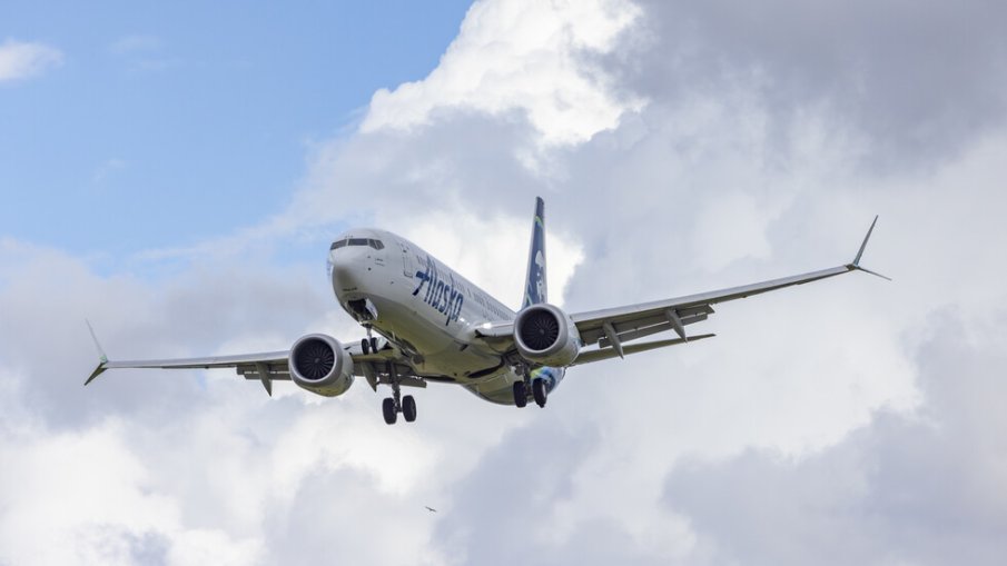 Възобновяват режима на нормални полети в САЩ