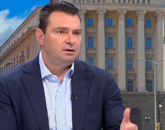 Калоян Паргов: БСП засега остава в управлението