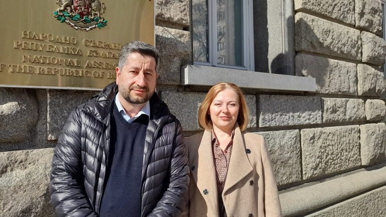 Разградската пишман юристка Надка говори за олигарси... А къде беше, когато нейният гуру Христо Иванов се качи в джипа на Бобоков или когато му докладваха за Маджо