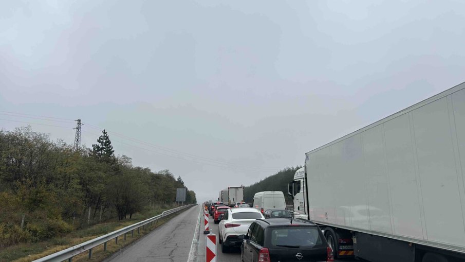 ОТ ПОСЛЕДНИТЕ МИНУТИ! На Тракия няма мърдане заради катастрофа при км 77