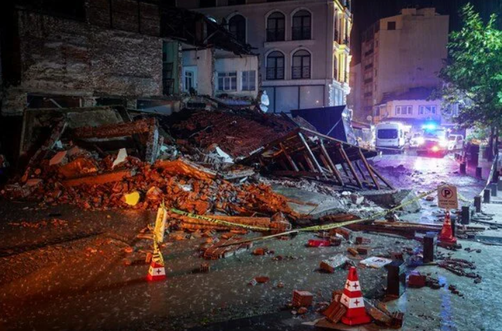 СЛЕД АДСКИЯ ТРУС В ТУРЦИЯ: Ранени хора и срутени сгради