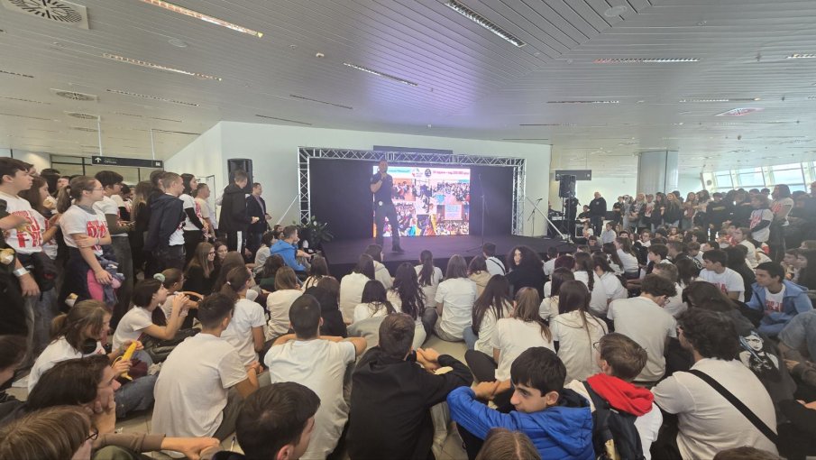 „Не сте сами“ обедини над 400 ученици в борбата срещу употребата на наркотици и хазартната зависимост