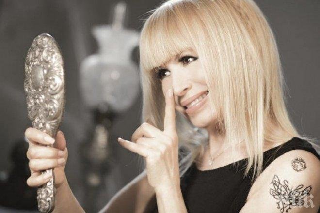 САМО В ПИК И РЕТРО: Лили, която гони 90, шашна с хиалурон в устните (СНИМКИ)