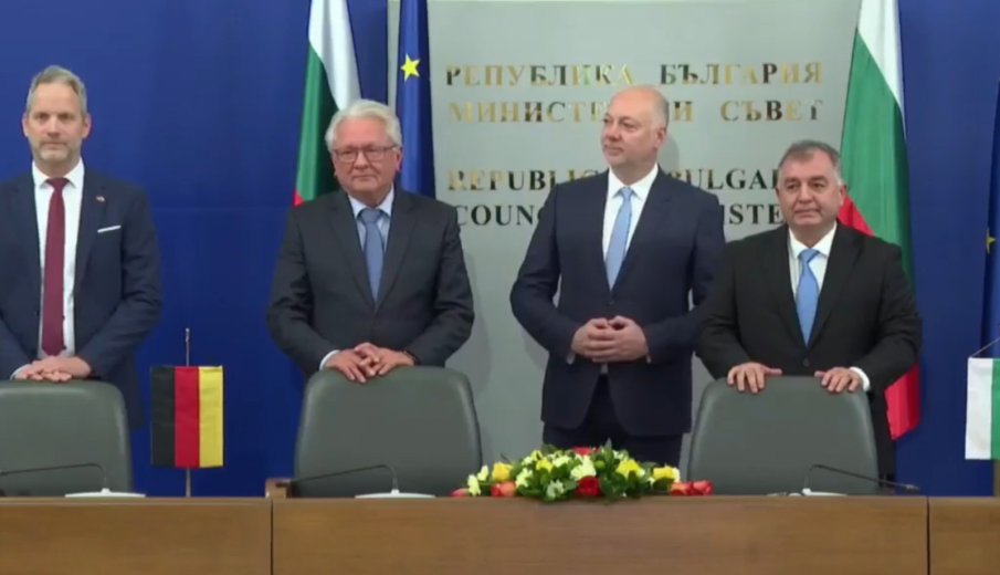 ИЗВЪНРЕДНО В ПИК TV! България и Райнметал сключиха договора за завода за барут и боеприпаси. Папергер изумен от работата на управляващите (ВИДЕО)