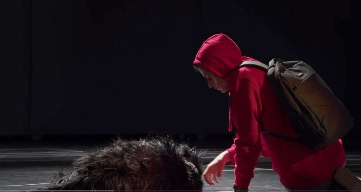 Бездомно куче се качва на сцената като участник в постановка на Русенския театър