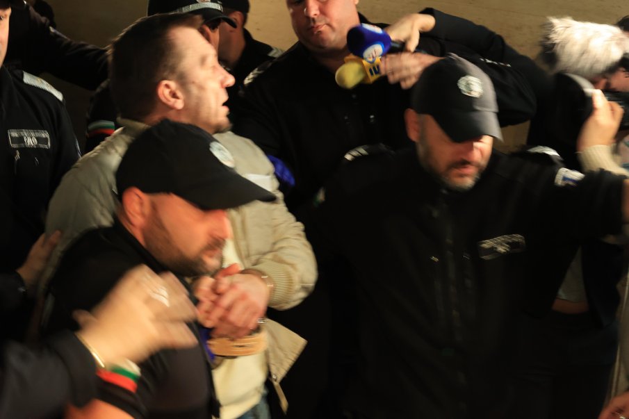 ОТ ПОСЛЕДНИТЕ МИНУТИ! Хасърджиев: Не съм докосвал това момче и ще го докажа (СНИМКИ/ВИДЕО)