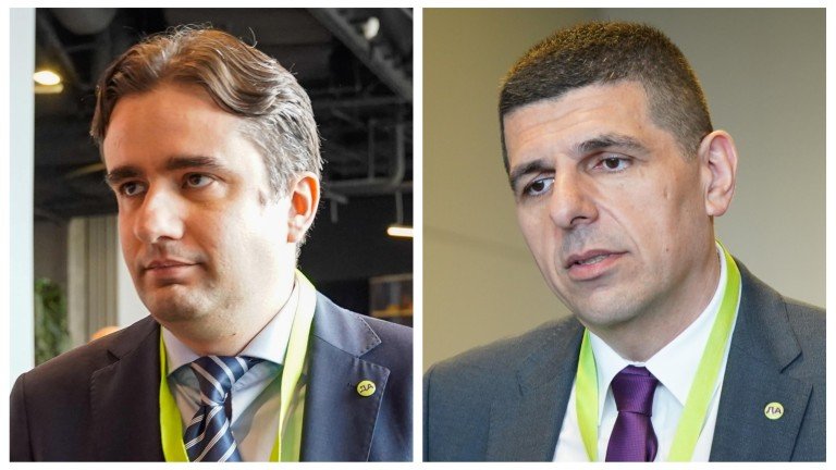 СПУКАХА ГИ ОТ БЪЗИК: Вижте погледа на любовта между Божо Косичката и Иво Мирчев (СНИМКА)