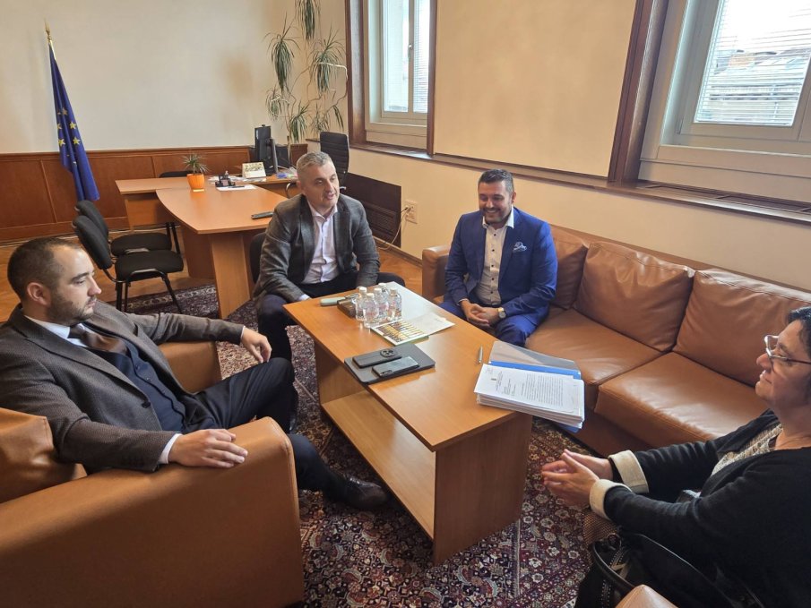 Кирил Добрев прие 2100 подписа за транспортните проблеми на жителите от община Родопи