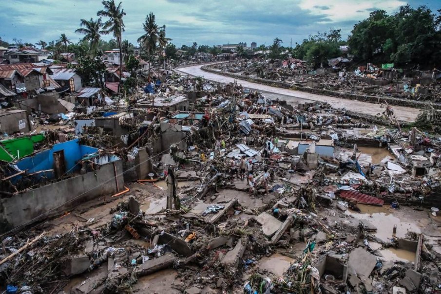 Шестима загинали при катастрофа на спасителен хеликоптер във Филипините