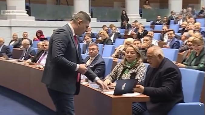 Колтуклиева го срина със земята: Ивайло Мирчев притежава интелигентност минус 10 сабрута. Малки, дребни, невнятни дебейци. Смешници