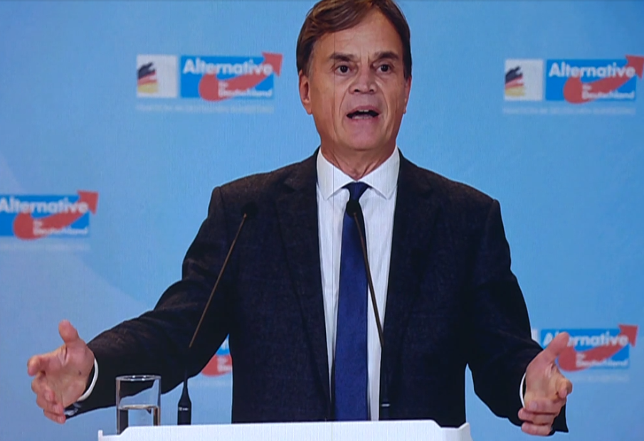 Подпалиха колата на водещ германски политик