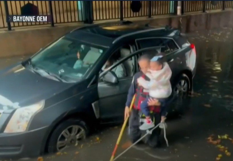 Порой в Ню Йорк - има жертви, отменени са полети (ВИДЕО)