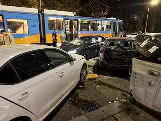 Прокуратурата иска постоянен арест за мъжа, врязал се в шест коли на бул. Витоша