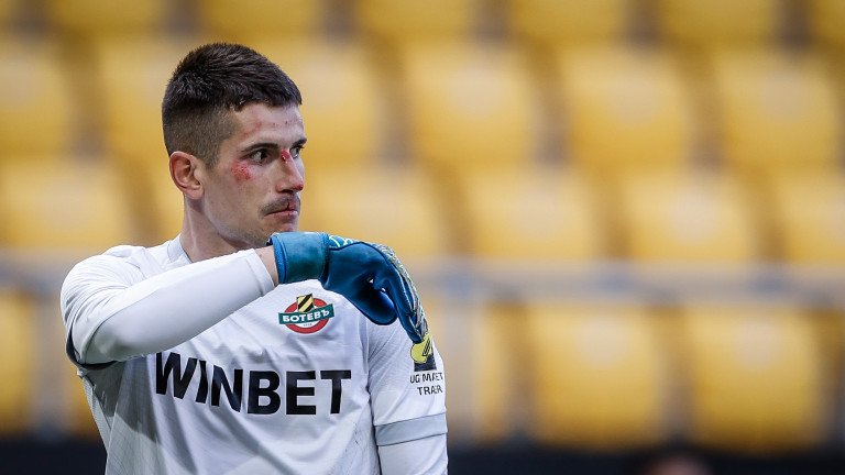 СЛЕД ПЛОВДИВСКОТО ДЕРБИ: Даниел Наумов - със световъртеж и съмнения за сътресение