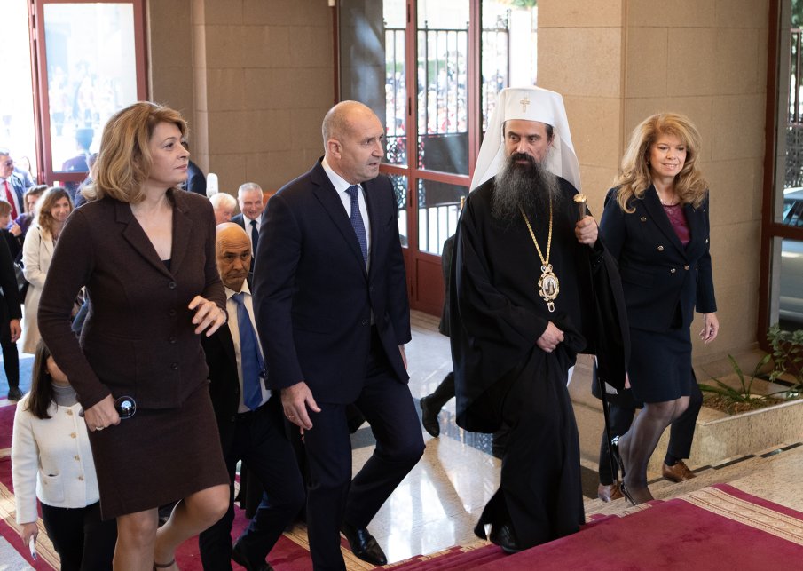 ГОРЕЩО В ПИК: Деси Радева цъфна с износена рокля на официална визита в Египет (СНИМКИ)