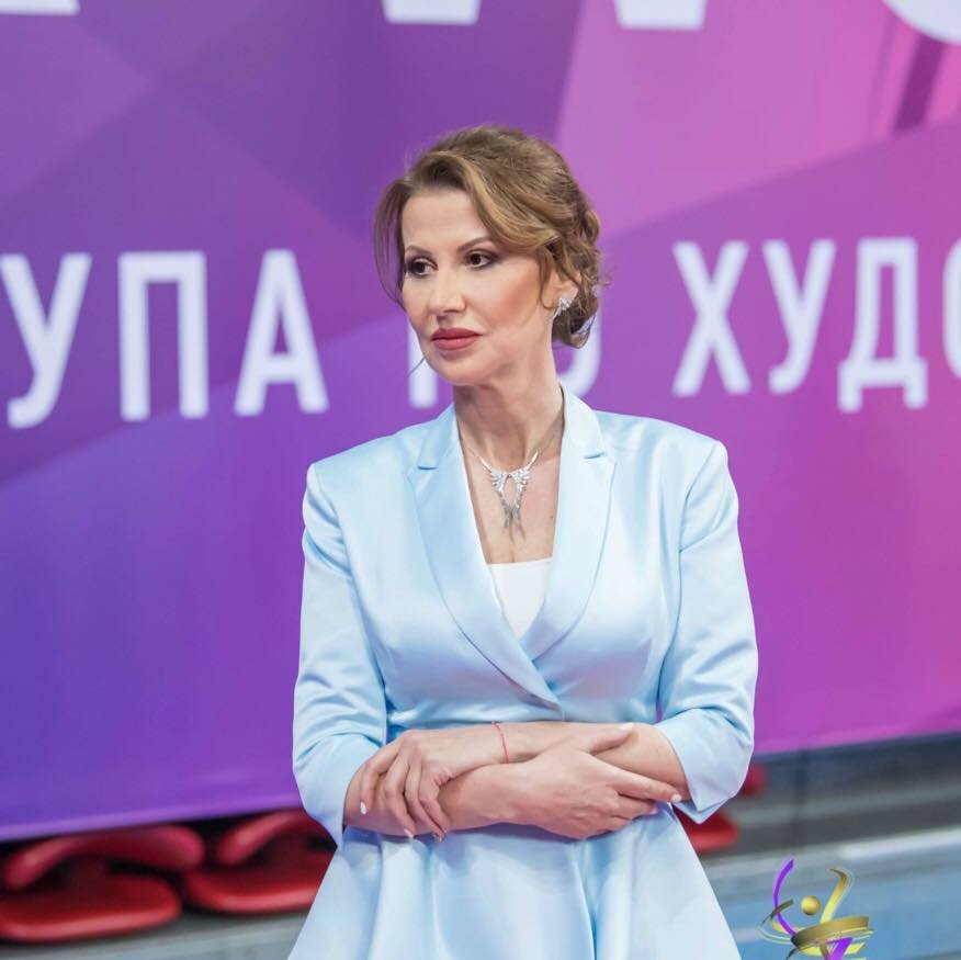 САМО В ПИК И РЕТРО: Илиана Раева яде суперхрана, накупи обяд за цялата федерация (ПАПАРАШКИ СНИМКИ)