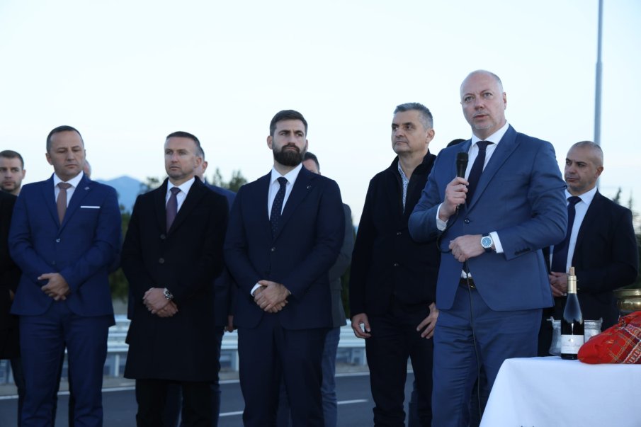 Желязков откри ремонтирания участък по Е-79 между Бело поле и Симитли