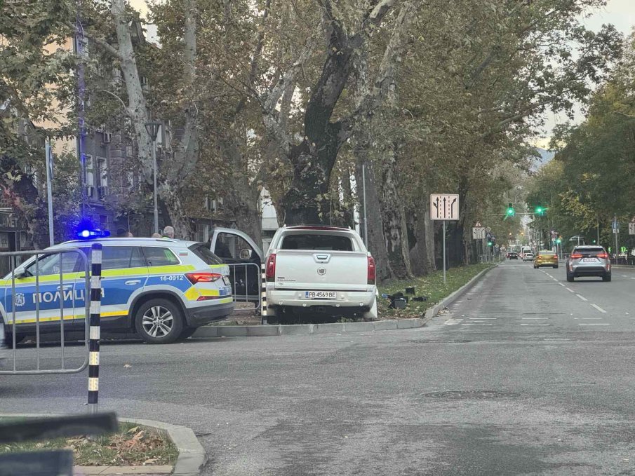 Пиян турчин шофирал колата, която се заби в дърво в Пловдив