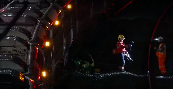 Атака с нож във влак във Великобритания: 10 души са ранени, двама са с опасност за живота