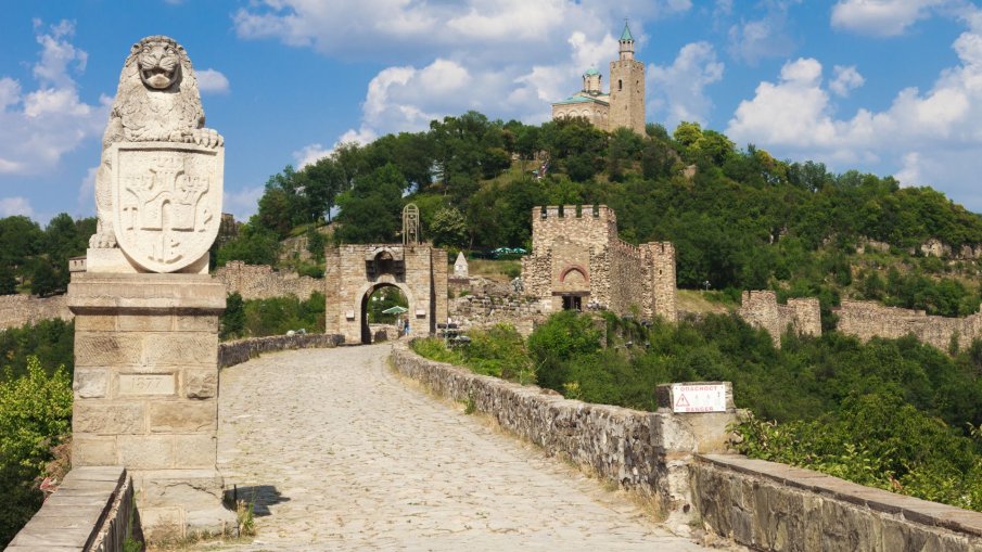 Мъж падна от скала в крепостта „Царевец“