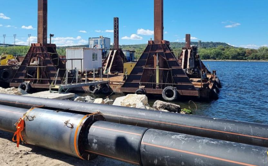 Тръбопроводът под Варненското езеро отново аварира, екипи работят по теча