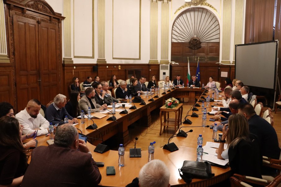 Министър Тахов: Браншът трябва да бъде обединен в добре структурирани организации