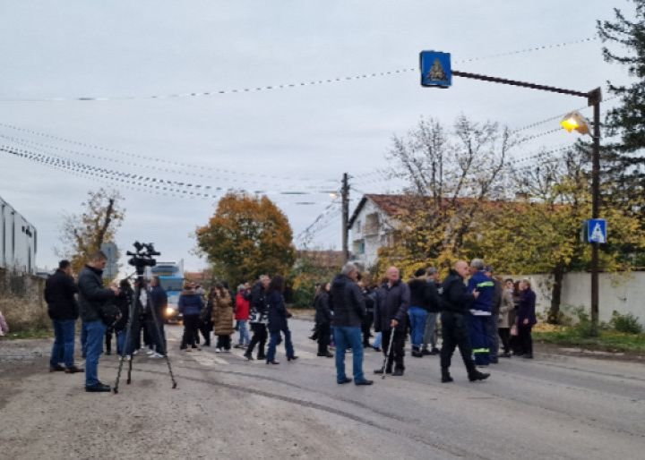 Жителите на Връбница и Божурище ще протестират срещу тежкотоварния трафик всеки ден до 21 ноември