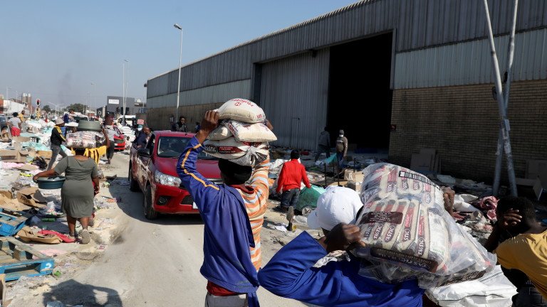 Южна Африка разследва вербуването на 17 свои граждани като наемници във войната в Украйна