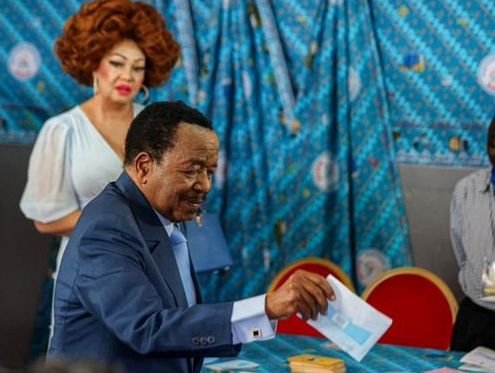 На 92-годишна възраст Пол Бия положи за осми път клетва като президент на Камерун