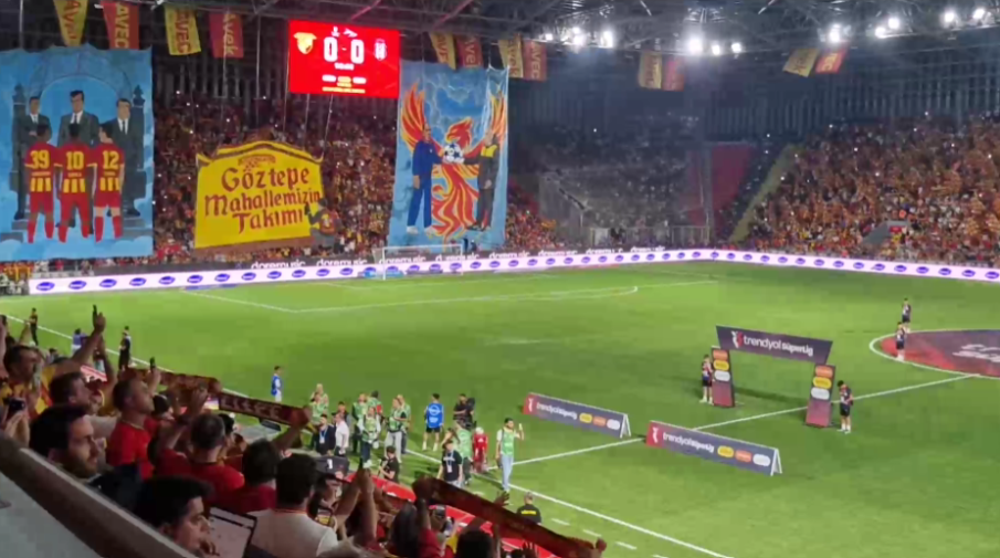 Феновете на Гьозтепе запяха за Мъри Стоилов