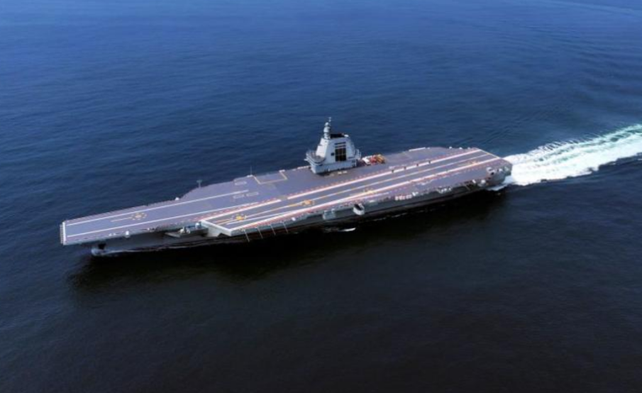 Китай прие на въоръжение нов самолетоносач