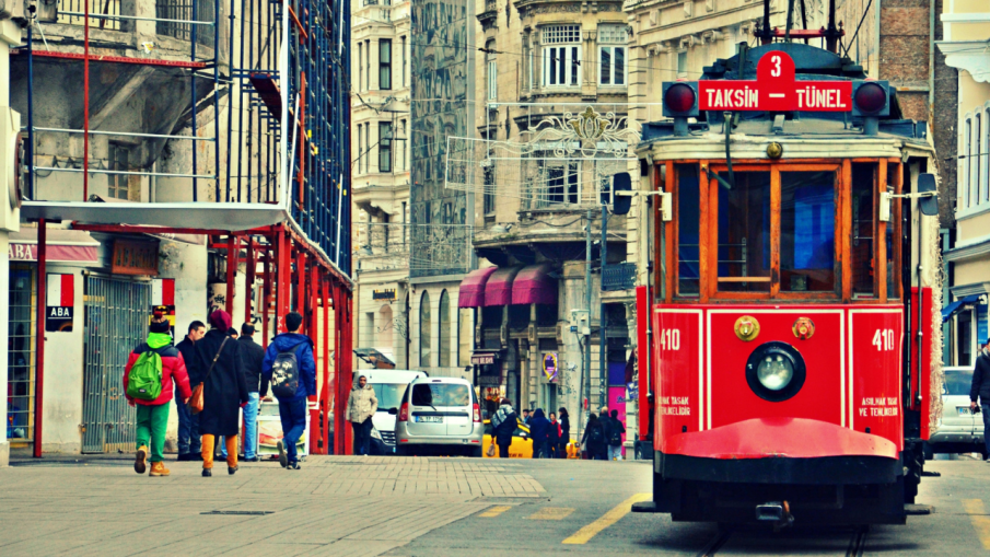 Раниха двама румънци при въоръжено нападение в Истанбул