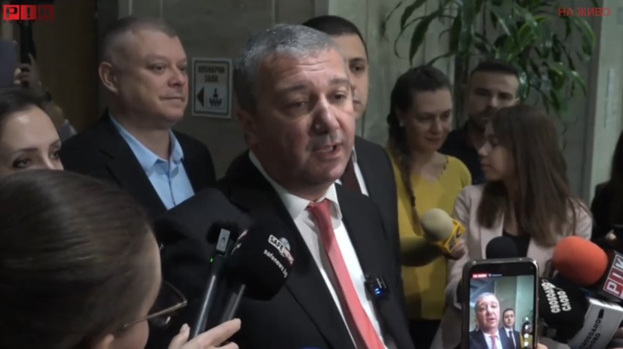 ИЗВЪНРЕДНО В ПИК TV! БСП скочи на работодателите заради бюджета, Драгомир Стойнев защити вдигането на осигуровките и максималния осигурителен доход: Започваме разговори за прогресивен данък