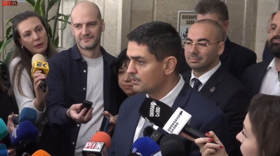 Руди Гела каза как е получил фалшивата декларация на депутатката от Величие: По-големи мошеници от тези не съм виждал. Ивелин Михайлов е баламурник