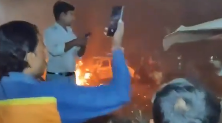 Експлозия в Делхи, има жертви и ранени (ВИДЕО)